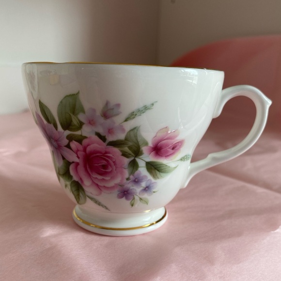VTG Duchess Bone China Teacup and Saucer with Soft Pink and Lavender Roses - Picture 4 of 7